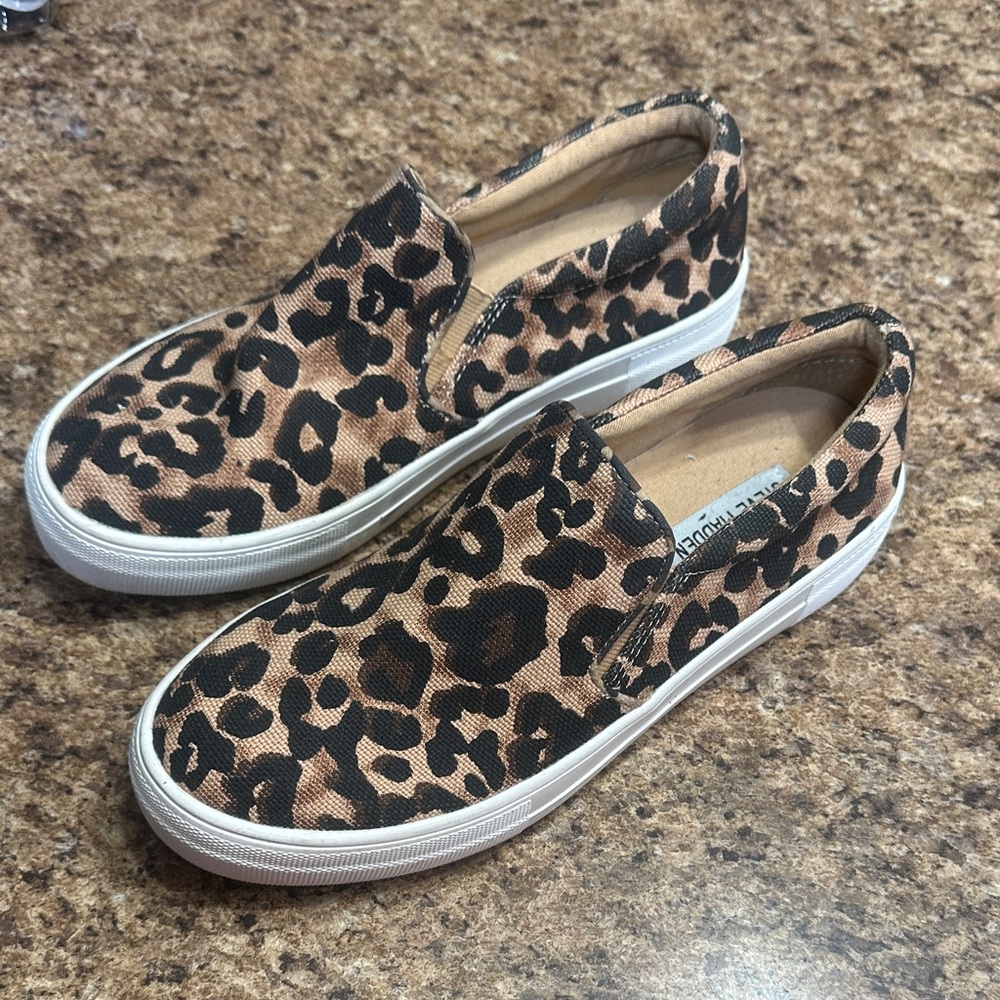 EUC Steve Madden Cheetah Leopard Print Slip-On Canvas Sneakers 7.5